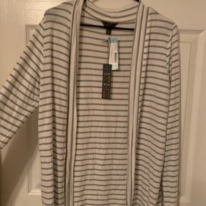 3/$20 bundle / NWT Cardigan